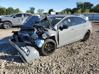 2017 Chevrolet Cruze LS z VIN 1G1BC5SM0H7130191, wystawiony jako Copart lot #85282355 z przebiegiem Nie podano mil oraz Szkoda całkowita • Salvage title. Historia ofert i sprzedaży dostępna na DreamBid. Obrazek 1.