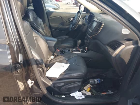 ✅ 2016 Jeep Cherokee Limited • VIN: 1C4PJMDB2GW348789 • Lot: 42417564. Wystawiony na IAAI z przebiegiem Nie podano. Bezpłatny archiwum sprzedaży aukcyjnych z USA i szczegółowy raport historii pojazdu na DreamBid. Zdjęcie 5.