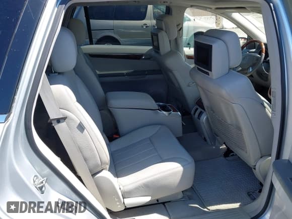 ✅ 2007 Mercedes-Benz R 5.0L • VIN: 4JGCB75E47A051957 • Lot: 43106891. Wystawiony na IAAI z przebiegiem 109 604 mil. Bezpłatny archiwum sprzedaży aukcyjnych z USA i szczegółowy raport historii pojazdu na DreamBid. Zdjęcie 8.