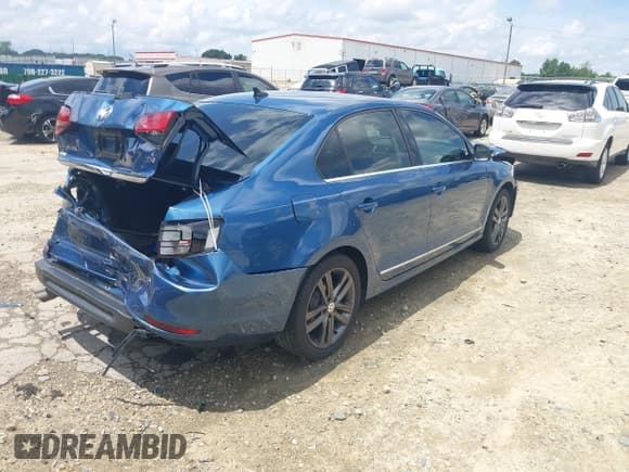 ✅ 2018 Volkswagen Jetta SEL • VIN: 3VWL17AJ0JM236248 • Lot: 42506754. Listed on IAAI with 88,900 mi. Free auction sales archive from the USA and detailed vehicle history report at DreamBid. Image 4.