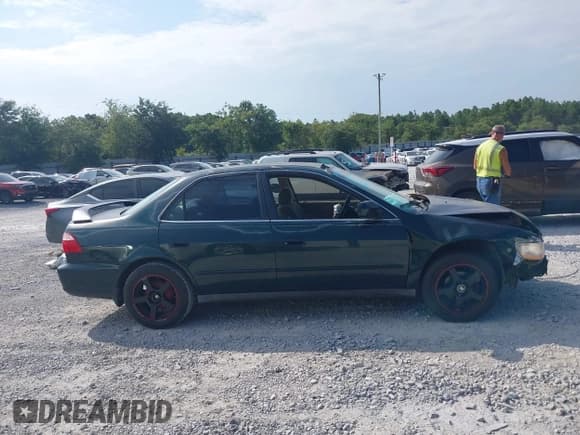 ✅ 2000 Honda Accord SE • VIN: 1HGCG5676YA067171 • Lot: 42800745. Listed on IAAI with 167,169 mi. Free auction sales archive from the USA and detailed vehicle history report at DreamBid. Image 14.