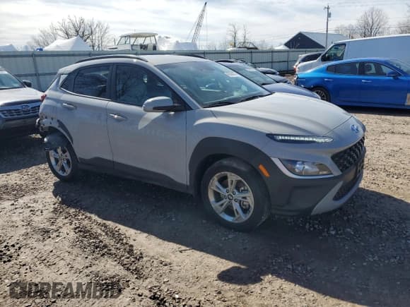✅ 2023 Hyundai Kona SEL • VIN: KM8K6CAB3PU001277 • Лот: 46088494. Опубликован ранее на Copart с пробегом 6 223 миль. Бесплатный доступ к архиву аукционных продаж из США и подробный отчёт об истории автомобиля на DreamBid. Изображение 4.