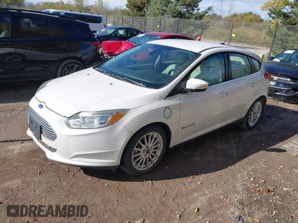 ✅ 2012 Ford Focus Electric • VIN: 1FAHP3R48CL363919 • Lot: 43454988. Wystawiony na IAAI z przebiegiem 58 269 mil. Bezpłatny archiwum sprzedaży aukcyjnych z USA i szczegółowy raport historii pojazdu na DreamBid. Zdjęcie 2.