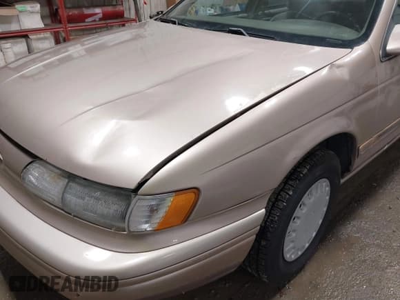 ✅ 1993 Ford Taurus GL • VIN: 1FALP52U1PG153869 • Lot: 43383973. Wystawiony na IAAI z przebiegiem 52 208 mil. Bezpłatny archiwum sprzedaży aukcyjnych z USA i szczegółowy raport historii pojazdu na DreamBid. Zdjęcie 6.