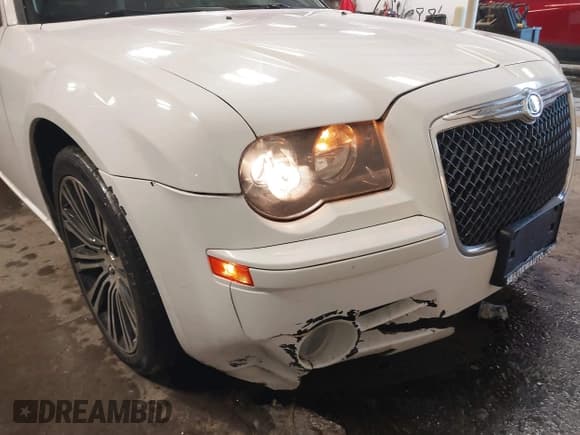 ✅ 2010 Chrysler 300 S • VIN: 2C3CA9CTXAH273176 • Lot: 41568962. Listed on IAAI with 97,003 mi. Free auction sales archive from the USA and detailed vehicle history report at DreamBid. Image 6.