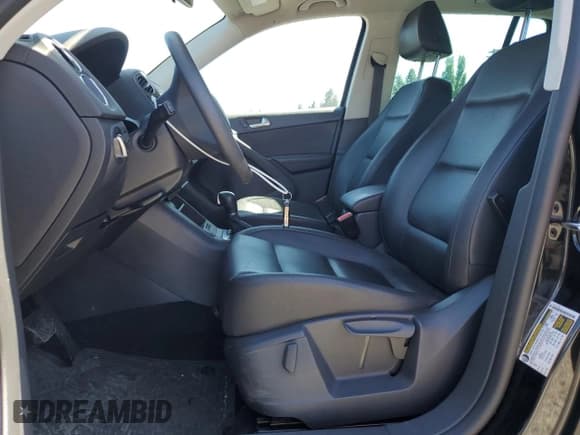 ✅ 2012 Volkswagen Tiguan LE • VIN: WVGAV7AXXCW544268 • Лот: 58389625. Опубликован ранее на Copart с пробегом 84 192 миль. Бесплатный доступ к архиву аукционных продаж из США и подробный отчёт об истории автомобиля на DreamBid. Изображение 7.