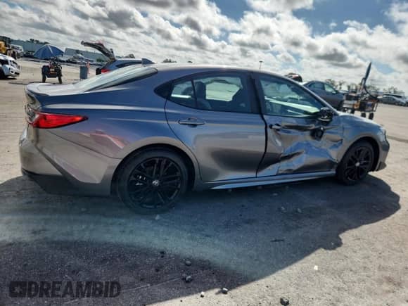 2025 Toyota Camry SE with VIN 4T1DAACK0SU629914, listed as a Copart auction lot 90032825 with 9,436 mi miles and Salvage title. Bid and sale history available at DreamBid. Image 3.