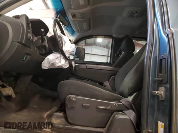 2013 Chevrolet Silverado 1500 LT с VIN 1GCRKSE75DZ324193, выставлен на аукционе Copart как лот 90055305 с пробегом 273 559 миль миль и Чистый • Clean title. История ставок и продаж доступна на DreamBid. Изображение 7.