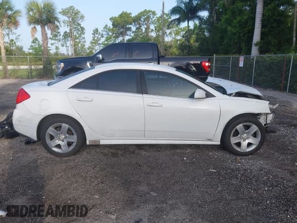 ✅ 2010 Pontiac G6 1SB • VIN: 1G2ZA5E09A4125667 • Lot: 42445714. Wystawiony na IAAI z przebiegiem 194 203 mil. Bezpłatny archiwum sprzedaży aukcyjnych z USA i szczegółowy raport historii pojazdu na DreamBid. Zdjęcie 14.