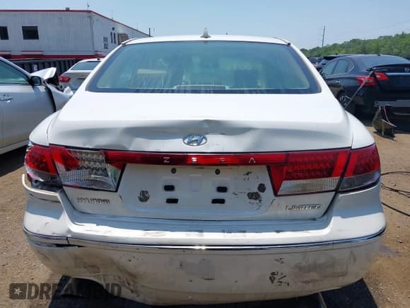 ✅ 2009 Hyundai Azera Limited • VIN: KMHFC46F29A357851 • Lot: 42580955. Listed on IAAI with 143,807 mi. Free auction sales archive from the USA and detailed vehicle history report at DreamBid. Image 15.