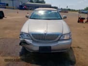 ✅ 2003 Lincoln Town Car Executive • VIN: 1LNHM81WX3Y655356 • Lot: 67317945. Wystawiony na Copart z przebiegiem 166 887 mil. Bezpłatny archiwum sprzedaży aukcyjnych z USA i szczegółowy raport historii pojazdu na DreamBid. Zdjęcie 5.