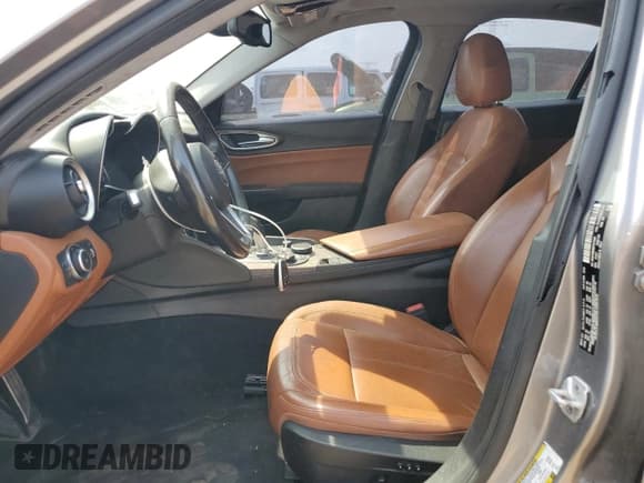 ✅ 2019 Alfa Romeo Giulia Ti Sport • VIN: ZARFAMBN9K7612494 • Lot: 67801195. Wystawiony na Copart z przebiegiem 72 611 mil. Bezpłatny archiwum sprzedaży aukcyjnych z USA i szczegółowy raport historii pojazdu na DreamBid. Zdjęcie 7.