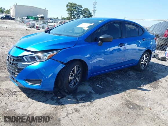 ✅ 2024 Nissan Versa S • VIN: 3N1CN8DV8RL903020 • Lot: 43222352. Wystawiony na IAAI z przebiegiem 8 900 mil. Bezpłatny archiwum sprzedaży aukcyjnych z USA i szczegółowy raport historii pojazdu na DreamBid. Zdjęcie 2.