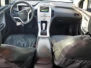 ✅ 2013 Chevrolet Volt • VIN: 1G1RA6E43DU114181 • Lot: 63003234. Wystawiony na Copart z przebiegiem 176 293 mil. Bezpłatny archiwum sprzedaży aukcyjnych z USA i szczegółowy raport historii pojazdu na DreamBid. Zdjęcie 8.