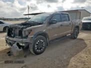✅ 2022 Nissan Titan SV • VIN: 1N6AA1ED0NN105552 • Lot: 65369485. Wystawiony na Copart z przebiegiem 48 932 mil. Bezpłatny archiwum sprzedaży aukcyjnych z USA i szczegółowy raport historii pojazdu na DreamBid. Zdjęcie 1.