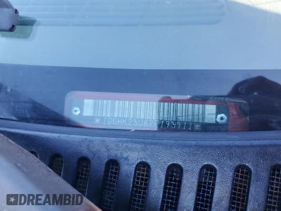 ✅ 2002 Chevrolet Silverado 2500HD LT • VIN: 1GCHK23U62F193911 • Lot: 87440435. Wystawiony na Copart z przebiegiem 183 509 mil. Bezpłatny archiwum sprzedaży aukcyjnych z USA i szczegółowy raport historii pojazdu na DreamBid. Zdjęcie 13.