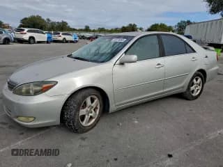 ✅ 2002 Toyota Camry XLE • VIN: JTDBF30K420049053 • Lot: 94576385. Wystawiony na Copart z przebiegiem 260 540 mil. Bezpłatny archiwum sprzedaży aukcyjnych z USA i szczegółowy raport historii pojazdu na DreamBid. Zdjęcie 1.