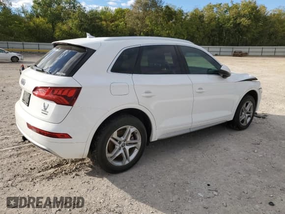 ✅ 2019 Audi Q5 Premium • VIN: WA1ANAFY1K2072318 • Lot: 90718045. Wystawiony na Copart z przebiegiem 84 614 mil. Bezpłatny archiwum sprzedaży aukcyjnych z USA i szczegółowy raport historii pojazdu na DreamBid. Zdjęcie 3.