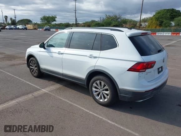 ✅ 2018 Volkswagen Tiguan SEL • VIN: 3VV3B7AX0JM006201 • Лот: 43368366. Опубликован ранее на IAAI с пробегом 111 582 миль. Бесплатный доступ к архиву аукционных продаж из США и подробный отчёт об истории автомобиля на DreamBid. Изображение 3.