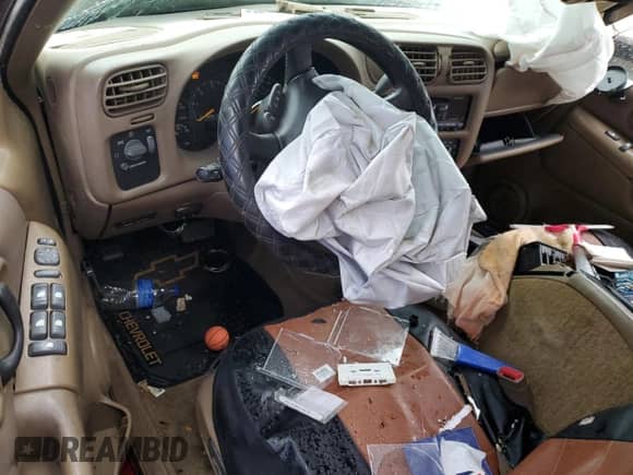 2000 Chevrolet Blazer LS с VIN 1GNCS13W5Y2155227, выставлен на аукционе Copart как лот 43950875 с пробегом 153 365 миль миль и На запчасти • Non repairable. История ставок и продаж доступна на DreamBid. Изображение 8.