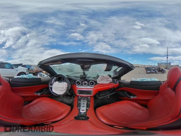 ✅ 2016 Ferrari California T • VIN: ZFF77XJA9G0218430 • Lot: 47549235. Wystawiony na Copart z przebiegiem Nie podano. Bezpłatny archiwum sprzedaży aukcyjnych z USA i szczegółowy raport historii pojazdu na DreamBid. Zdjęcie 12.