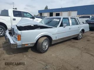 ✅ 1989 Lincoln Town Car • VIN: 1LNBM82F2KY611841 • Lot: 83851605. Listed on Copart with 38,585 mi. Free auction sales archive from the USA and detailed vehicle history report at DreamBid. Image 1.