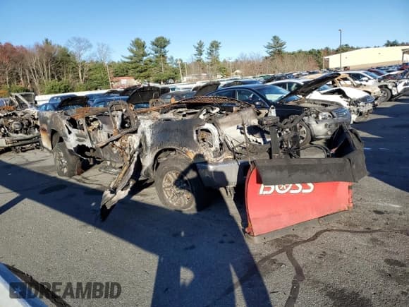 ✅ 2019 Ford F-250 XL • VIN: 1FTBF2B6XKEF66340 • Lot: 79751424. Wystawiony na Copart z przebiegiem Nie podano. Bezpłatny archiwum sprzedaży aukcyjnych z USA i szczegółowy raport historii pojazdu na DreamBid. Zdjęcie 4.