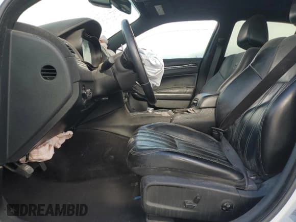 ✅ 2017 Chrysler 300 S • VIN: 2C3CCABG8HH616108 • Лот: 47455745. Опубликован ранее на Copart с пробегом 132 286 миль. Бесплатный доступ к архиву аукционных продаж из США и подробный отчёт об истории автомобиля на DreamBid. Изображение 7.