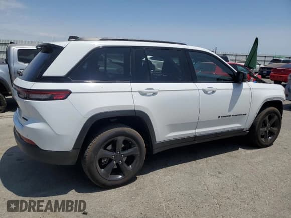 ✅ 2023 Jeep Grand Cherokee Altitude • VIN: 1C4RJGAG6PC552846 • Lot: 62096215. Listed on Copart with 62,225 mi. Free auction sales archive from the USA and detailed vehicle history report at DreamBid. Image 3.