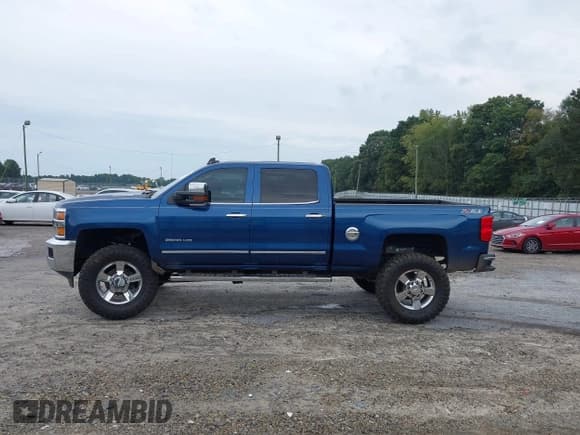 ✅ 2015 Chevrolet Silverado 2500HD LTZ • VIN: 1GC1KWE84FF545303 • Lot: 43327592. Wystawiony na IAAI z przebiegiem 148 742 mil. Bezpłatny archiwum sprzedaży aukcyjnych z USA i szczegółowy raport historii pojazdu na DreamBid. Zdjęcie 14.