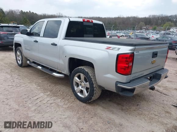 ✅ 2014 Chevrolet Silverado 1500 LT • VIN: 3GCUKREH3EG235137 • Lot: 42134613. Wystawiony na IAAI z przebiegiem 191 347 mil. Bezpłatny archiwum sprzedaży aukcyjnych z USA i szczegółowy raport historii pojazdu na DreamBid. Zdjęcie 3.