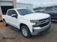 2020 Chevrolet Silverado 1500 LT z VIN 1GCPWCED1LZ102546, wystawiony jako IAAI lot #43244479 z przebiegiem 84 081 mil mil oraz . Historia ofert i sprzedaży dostępna na DreamBid. Obrazek 1.
