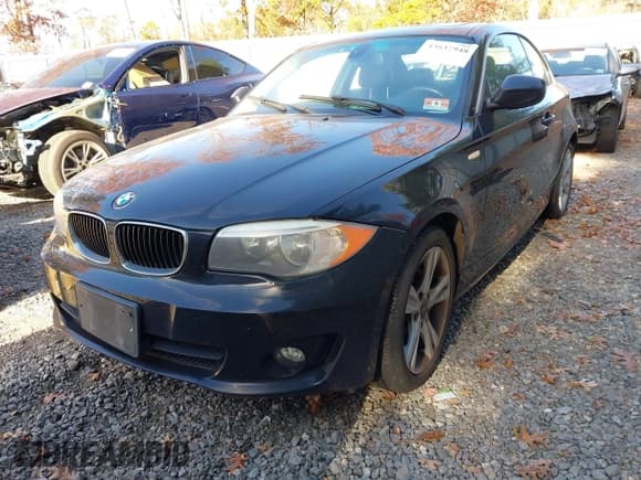 ✅ 2013 BMW 1 Series 128i • VIN: WBAUP9C52DVS94371 • Lot: 43637948. Wystawiony na IAAI z przebiegiem 135 754 mil. Bezpłatny archiwum sprzedaży aukcyjnych z USA i szczegółowy raport historii pojazdu na DreamBid. Zdjęcie 2.