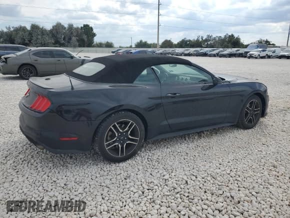 ✅ 2019 Ford Mustang EcoBoost Premium • VIN: 1FATP8UH5K5115647 • Лот: 87118525. Опубликован ранее на Copart с пробегом 56 306 миль. Бесплатный доступ к архиву аукционных продаж из США и подробный отчёт об истории автомобиля на DreamBid. Изображение 3.
