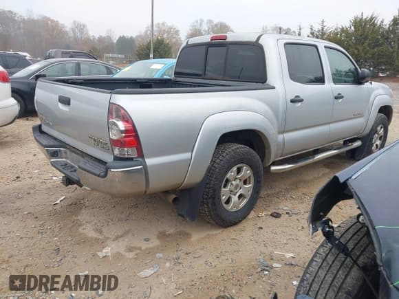 ✅ 2010 Toyota Tacoma PreRunner • VIN: 3TMJU4GN6AM093350 • Lot: 43729398. Listed on IAAI with 251,266 mi. Free auction sales archive from the USA and detailed vehicle history report at DreamBid. Image 4.