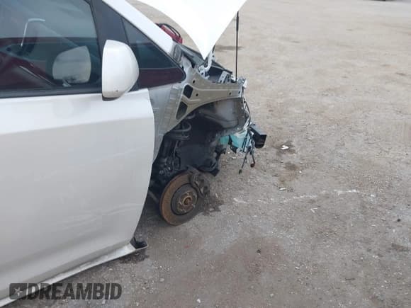 ✅ 2016 Toyota Sienna XLE • VIN: 5TDYK3DC9GS723758 • Lot: 43630852. Listed on IAAI with 143,860 mi. Free auction sales archive from the USA and detailed vehicle history report at DreamBid. Image 6.