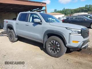 2023 Nissan Frontier SV z VIN 1N6ED1EKXPN624733, wystawiony jako IAAI lot #43116892 z przebiegiem 11 662 mil mil oraz . Historia ofert i sprzedaży dostępna na DreamBid. Obrazek 1.