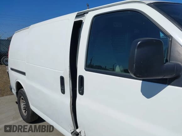 ✅ 2005 Chevrolet Express Cargo • VIN: 1GCGG25V751250573 • Лот: 42853424. Опубликован ранее на IAAI с пробегом 289 330 миль. Бесплатный доступ к архиву аукционных продаж из США и подробный отчёт об истории автомобиля на DreamBid. Изображение 6.