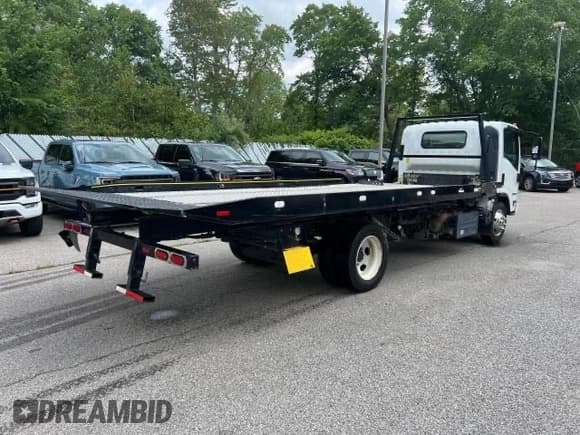 ✅ 2019 Isuzu NRR IBT • VIN: JALE5W161K7305027 • Lot: 49543035. Wystawiony na Copart z przebiegiem 168 281 mil. Bezpłatny archiwum sprzedaży aukcyjnych z USA i szczegółowy raport historii pojazdu na DreamBid. Zdjęcie 4.