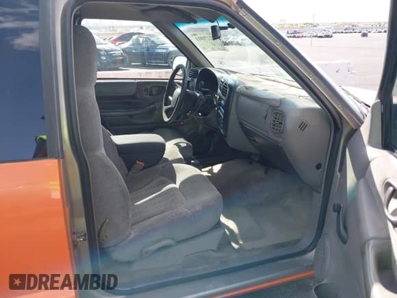 ✅ 2001 Chevrolet S-10 • VIN: 1GCCS195318249035 • Лот: 42271011. Опубликован ранее на IAAI с пробегом 126 640 миль. Бесплатный доступ к архиву аукционных продаж из США и подробный отчёт об истории автомобиля на DreamBid. Изображение 5.