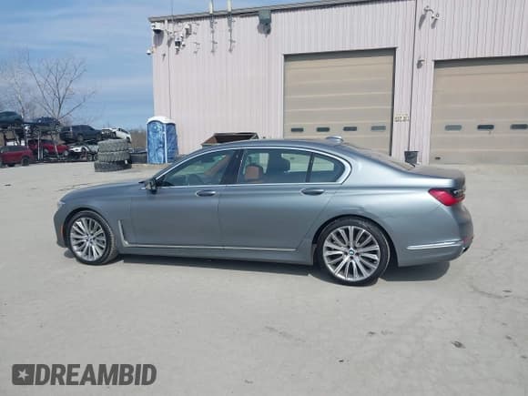 ✅ 2022 BMW 7 Series 750i xDrive • VIN: WBA7U2C08NCH57275 • Лот: 41801141. Опубликован ранее на IAAI с пробегом 49 307 миль. Бесплатный доступ к архиву аукционных продаж из США и подробный отчёт об истории автомобиля на DreamBid. Изображение 14.