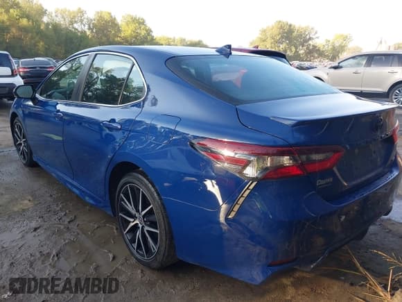 ✅ 2023 Toyota Camry SE • VIN: 4T1G11AK4PU181538 • Lot: 43330006. Wystawiony na IAAI z przebiegiem 39 768 mil. Bezpłatny archiwum sprzedaży aukcyjnych z USA i szczegółowy raport historii pojazdu na DreamBid. Zdjęcie 3.