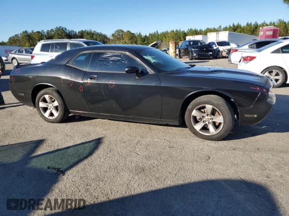 ✅ 2010 Dodge Challenger SE • VIN: 2B3CJ4DV1AH208488 • Lot: 87176324. Wystawiony na Copart z przebiegiem Nie podano. Bezpłatny archiwum sprzedaży aukcyjnych z USA i szczegółowy raport historii pojazdu na DreamBid. Zdjęcie 4.