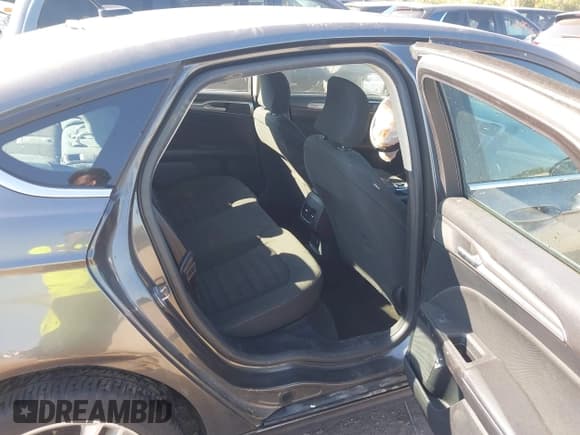 ✅ 2018 Ford Fusion SE • VIN: 3FA6P0LU6JR124351 • Lot: 43196507. Wystawiony na IAAI z przebiegiem 79 873 mil. Bezpłatny archiwum sprzedaży aukcyjnych z USA i szczegółowy raport historii pojazdu na DreamBid. Zdjęcie 8.