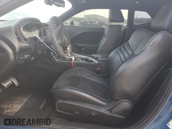 ✅ 2020 Dodge Challenger SRT Hellcat Widebody • VIN: 2C3CDZC91LH182389 • Lot: 64549884. Wystawiony na Copart z przebiegiem 17 840 mil. Bezpłatny archiwum sprzedaży aukcyjnych z USA i szczegółowy raport historii pojazdu na DreamBid. Zdjęcie 7.