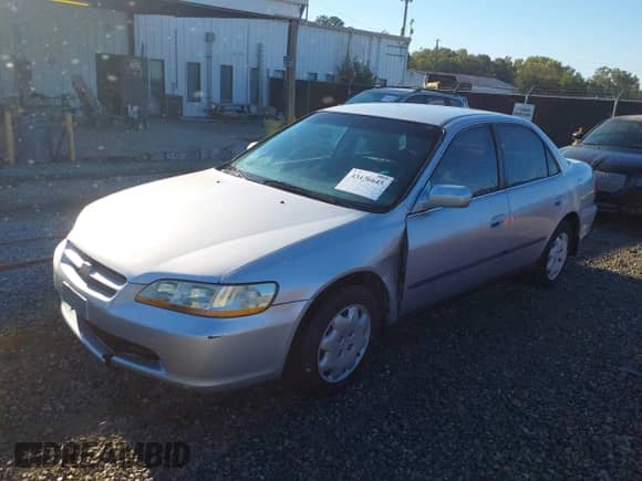 1998 Honda Accord LX с VIN 1HGCG5645WA117500, выставлен на аукционе IAAI как лот 43476645 с пробегом 211 265 миль миль и . История ставок и продаж доступна на DreamBid. Изображение 2.