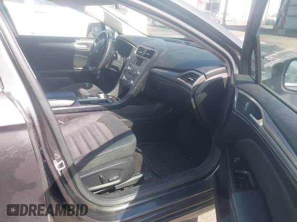 ✅ 2017 Ford Fusion SE • VIN: 3FA6P0H76HR259097 • Лот: 42133090. Опубликован ранее на IAAI с пробегом 187 400 миль. Бесплатный доступ к архиву аукционных продаж из США и подробный отчёт об истории автомобиля на DreamBid. Изображение 5.