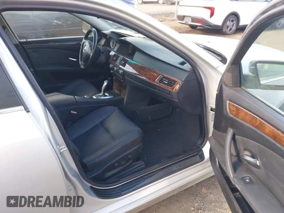 ✅ 2008 BMW 5 Series 528i • VIN: WBANU53568CT02821 • Lot: 43545627. Wystawiony na IAAI z przebiegiem 170 145 mil. Bezpłatny archiwum sprzedaży aukcyjnych z USA i szczegółowy raport historii pojazdu na DreamBid. Zdjęcie 5.