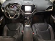 ✅ 2018 Jeep Cherokee Limited • VIN: 1C4PJMDX2JD560459 • Lot: 89091895. Wystawiony na Copart z przebiegiem 71 553 mil. Bezpłatny archiwum sprzedaży aukcyjnych z USA i szczegółowy raport historii pojazdu na DreamBid. Zdjęcie 8.