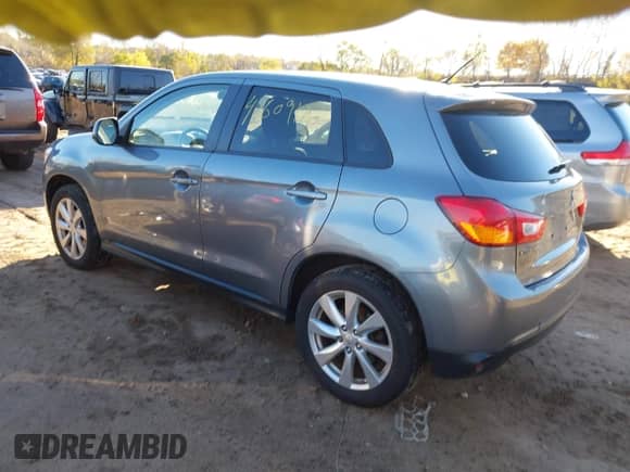 2014 Mitsubishi Outlander ES z VIN 4A4AR3AU0EE022662, wystawiony jako IAAI lot #43609130 z przebiegiem 150 486 mil mil oraz . Historia ofert i sprzedaży dostępna na DreamBid. Obrazek 3.